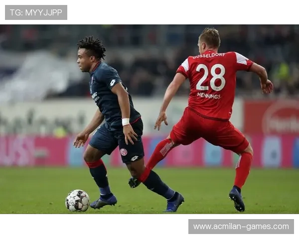 加拉塔萨雷内维尔对抗时伊卡尔迪持续压迫防线