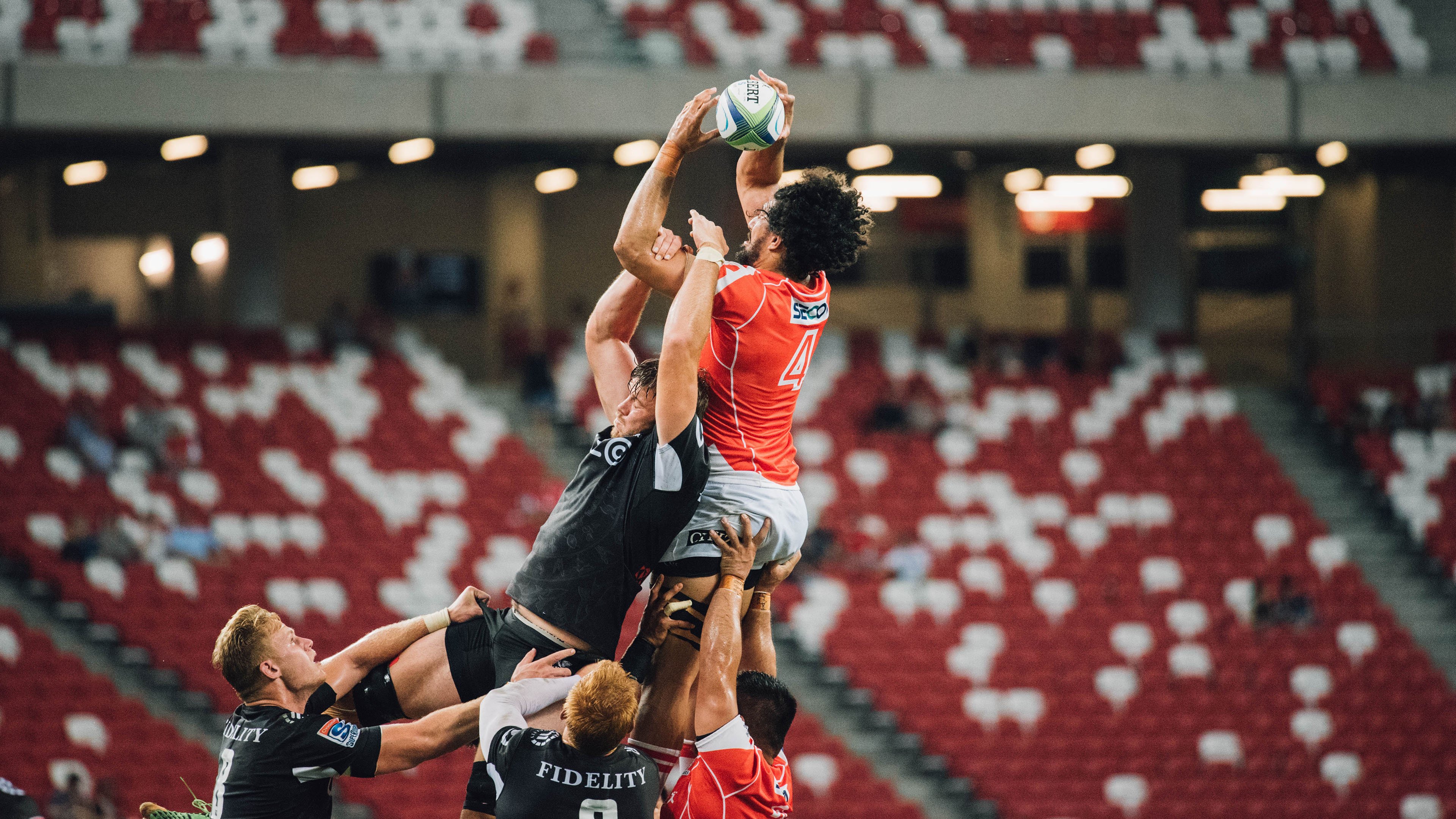 欧冠四分之一决赛首回合：那不勒斯客场大胜一只脚踏进四强